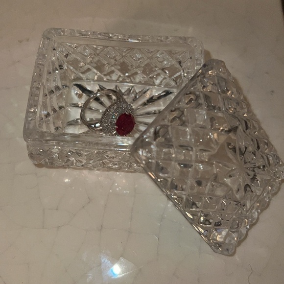 Cut Glass Princess Trinket Box, Pressed Glass Rectangular Tiny Glass Container - Picture 3 of 16